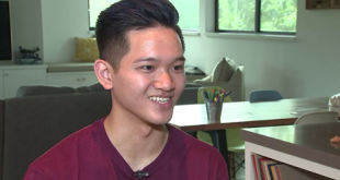 Derrick Ngô tốt nghiệp thủ khoa trường Energy Institute High School, nhận học bổng khuyến học từ quỹ Children's Defense Fund - Beat the Odds, đồng thời được bốn trường ĐH danh tiếng của Mỹ là Harvard, Princeton, Colombia và Texas mời nhập học bằng học bổng toàn phần.